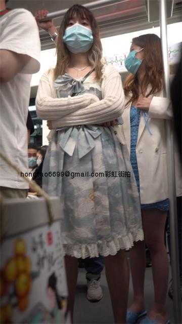  【YZWCD】YC452地铁车厢抄底lolita小姐姐！发现镜头太惊险！