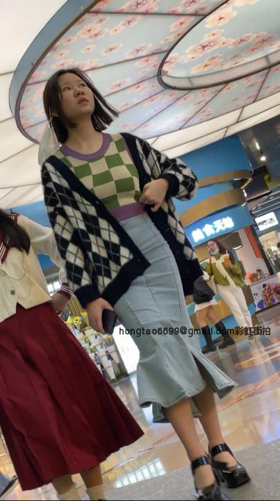 【㊙️新KingKCD】CD2071-2072//艰难抄底两位裙子很长的长裙MM