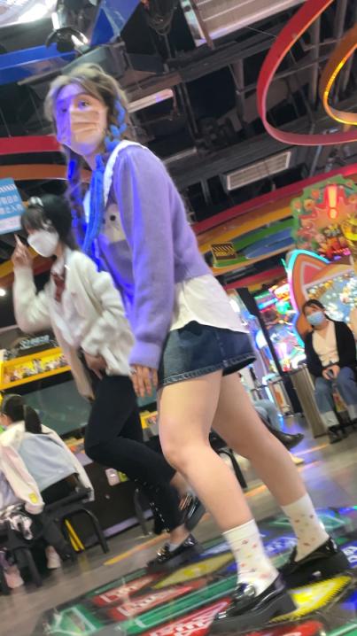 【㊙️新KingKCD】CD2166//抄底玩跳舞机的牛仔裙裤小姐姐