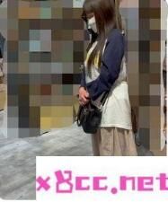 【素人のパンツを逆さ撮り】13,生脚ロンスカのお姉さんだけ狙い撃ち！みんなパンツ丸見え 3人収録