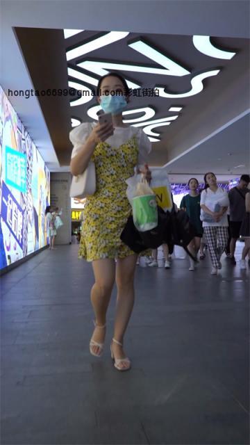 【YZWCD】YC466吊带花裙美女买小吃！性感蕾丝边微透白内！