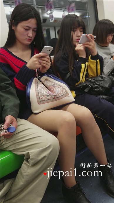 【已补档】4k-地铁上偶遇脸色红润气色好的长腿妹子，