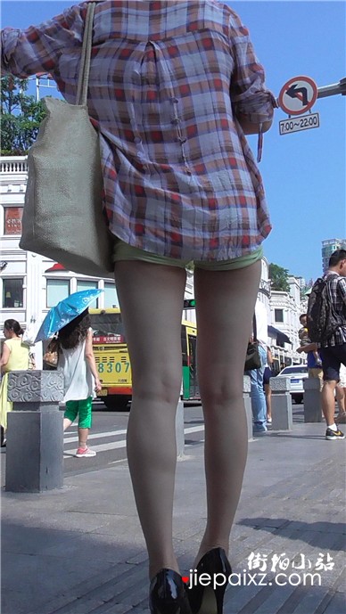 【已补档】街拍美腿热裤性感少妇