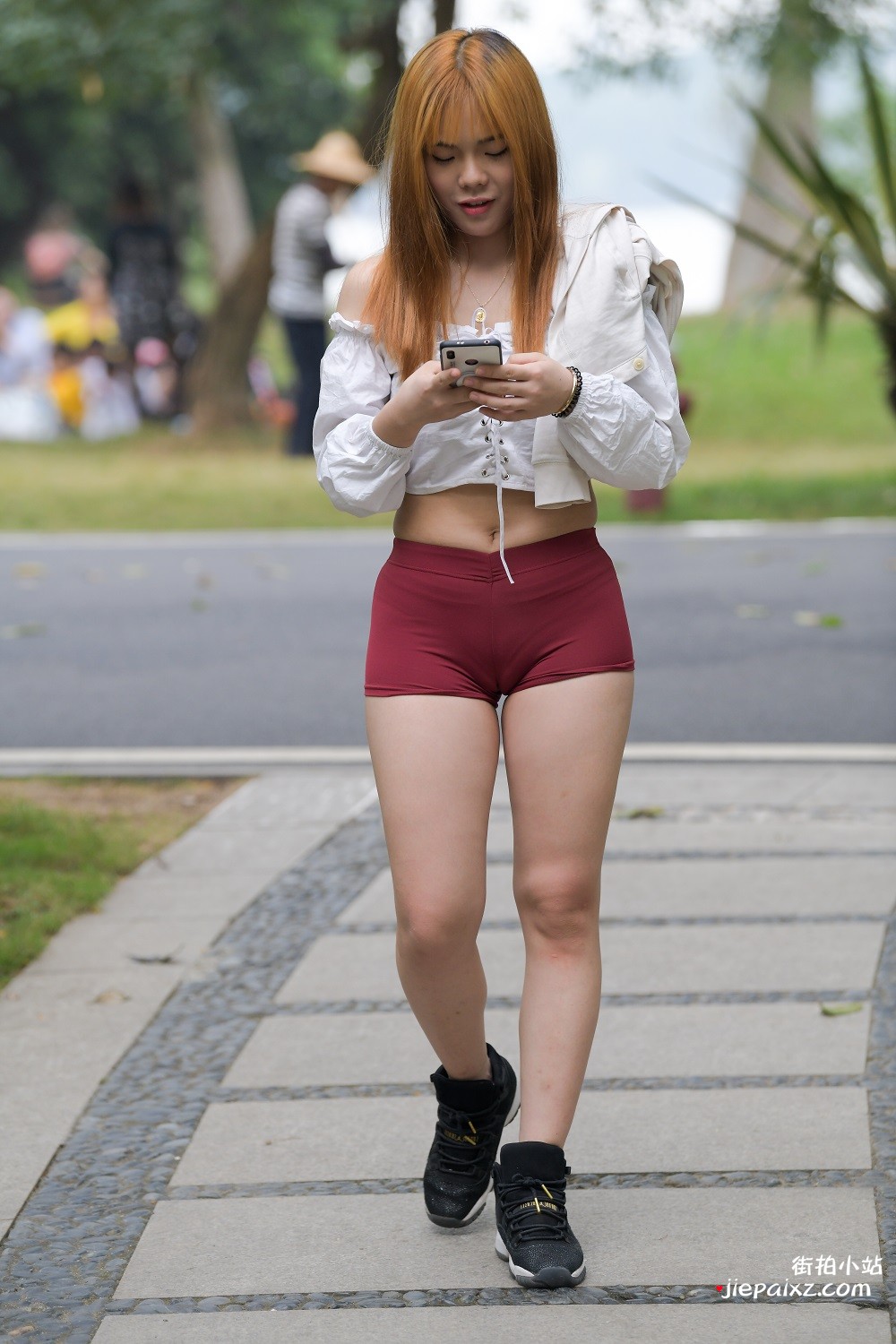 红短热裤美女公园外拍原图153P [4.52 GB/JPG]