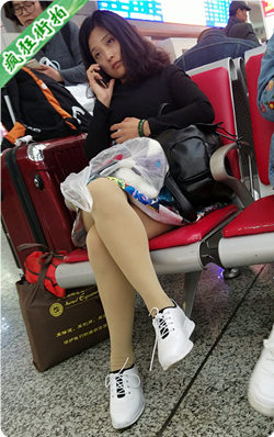 4K视频！火车站候车的肉丝花裙靓丽shaofu-672MB
