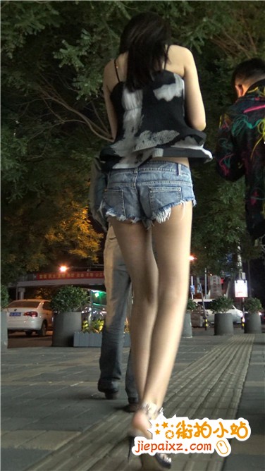 【已补档】4k超清，夜幕下街拍超短热裤美眉