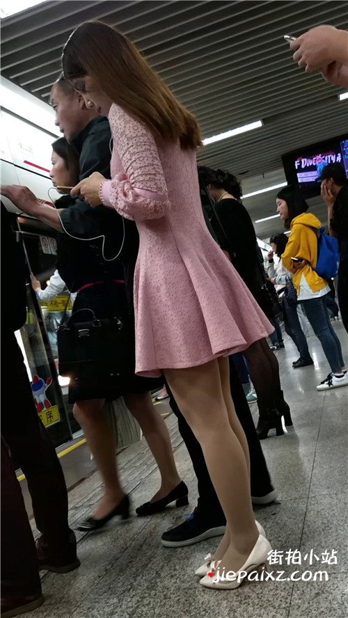 粉色连衣裙，丝袜美腿高跟美女
