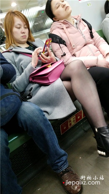4k-地铁上的超薄黑丝性感美女熟女 