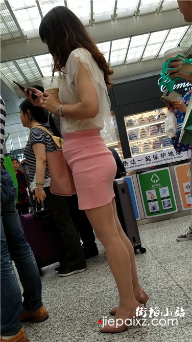 4k超清，迷人粉色包臀裙长腿高跟鞋性感美少妇 