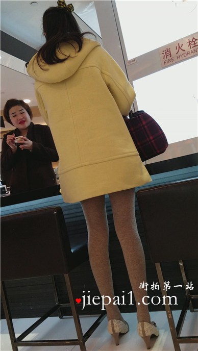 4k-黄色外套美腿高跟鞋美女超级个性的丝袜打底裤。