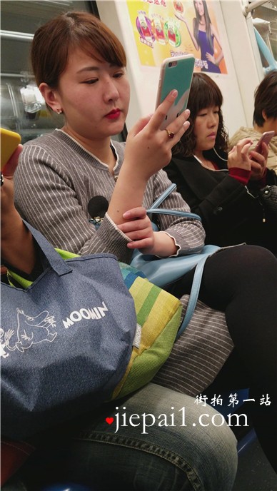 4k-地铁上遇见知性优雅甜黑丝美腿美女神姐姐