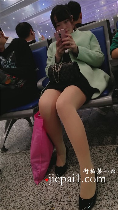 4k-车站候车室遇见光滑肉丝美腿高跟鞋大眼萌妹子
