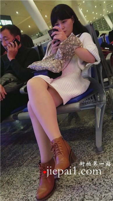 4k-车站候车室拍摄颜值爆表的美腿优雅甜美女神姐姐