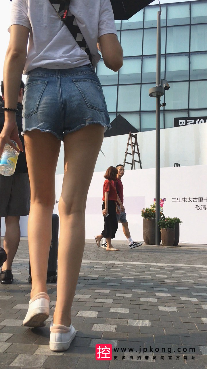 [大凤梨] 牛仔热裤大长腿美女DF097[387M]