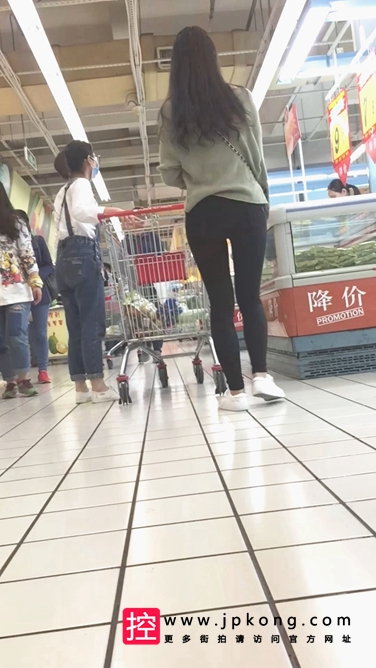[眼镜蛇] 超市极品高挑打底裤美女[1.14G] 编号：C480 