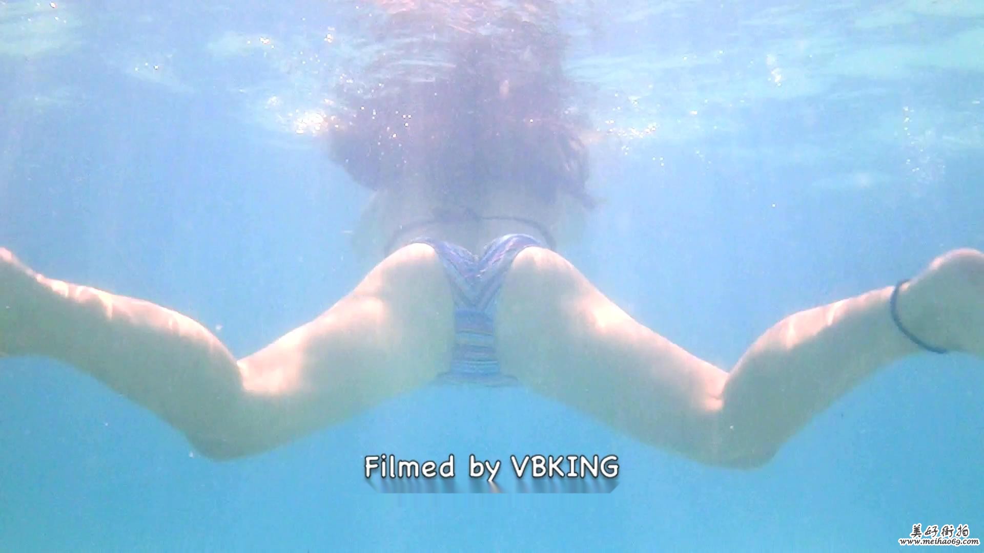 水下拍摄游泳的比基尼美眉[MOV/30M]