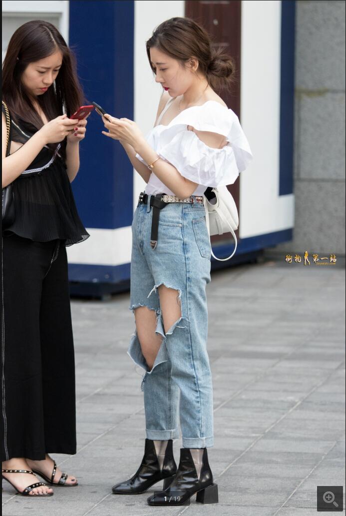 俊风摄影+重庆6月第77贴+19P 有气质的破洞街拍牛仔裤美女