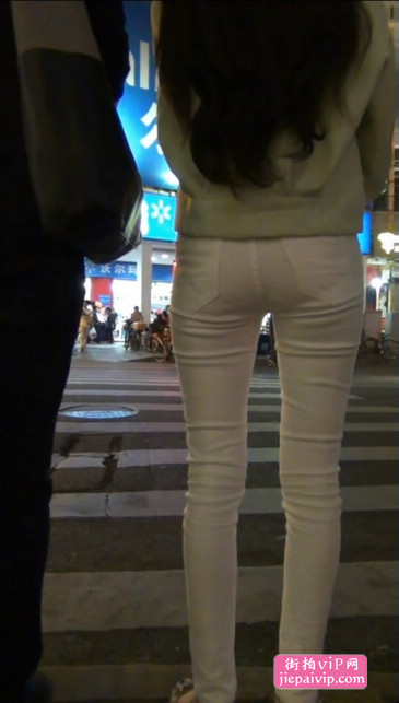 白色紧身裤长腿翘臀MM