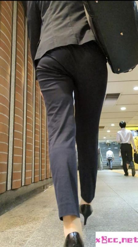 【129】高身長スタイルのパンツスーツOLさん長編動画！