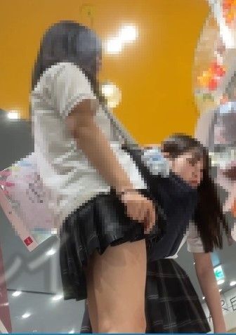 JKお宝＃73 生パン３名、見せパン１名