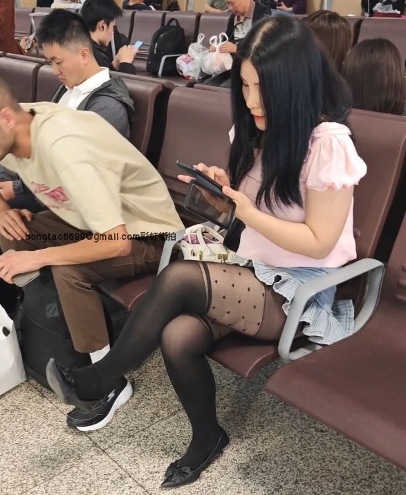 【独家原创】开放型斑纹黑丝美女美腿间露白的魅力2分56秒